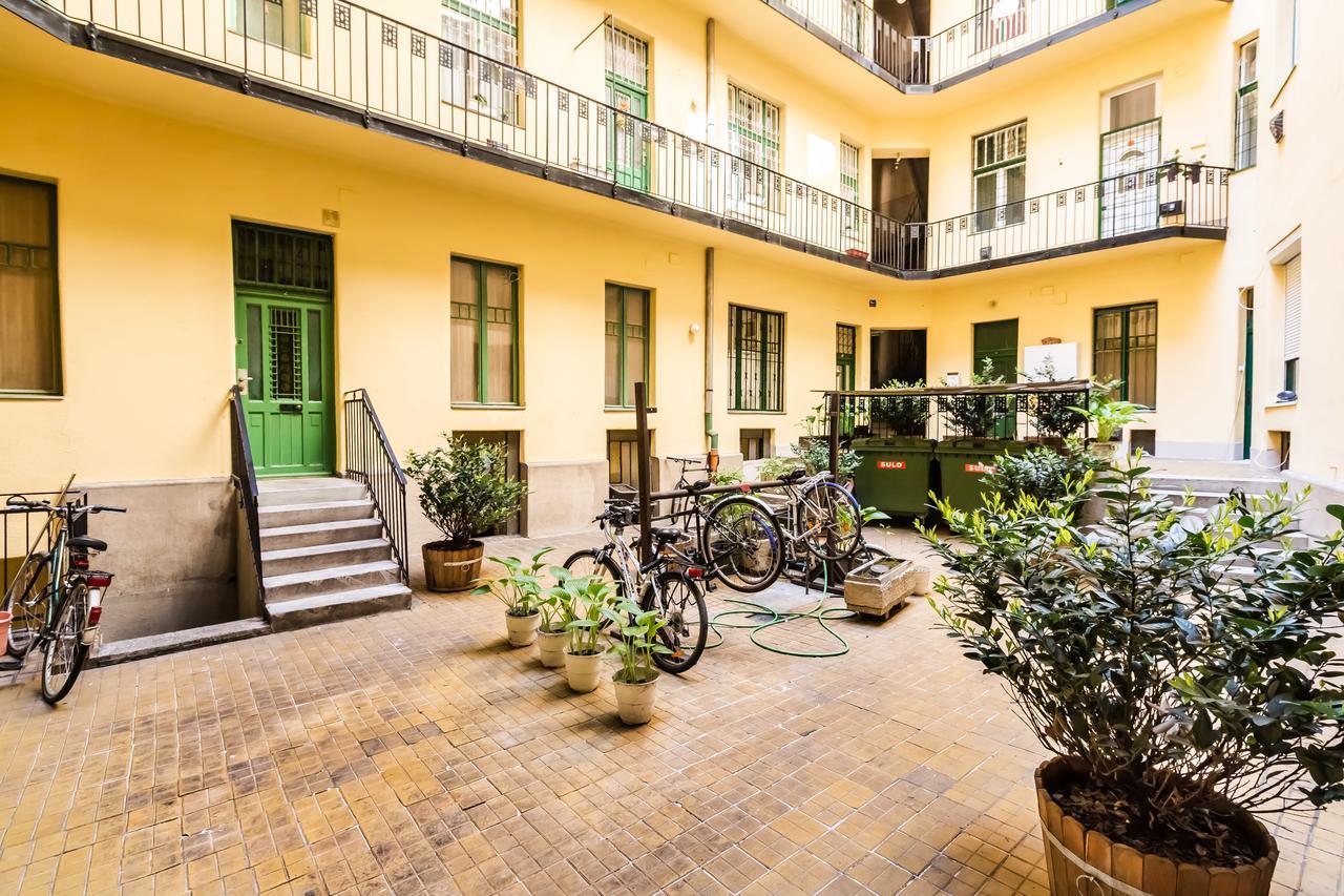 Mickey'S Flat Close To Budapest Whale Apartment Exterior photo
