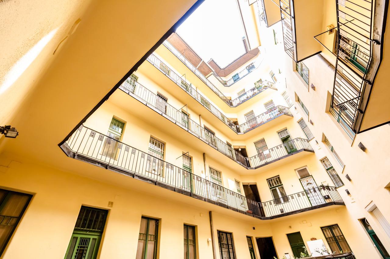Mickey'S Flat Close To Budapest Whale Apartment Exterior photo